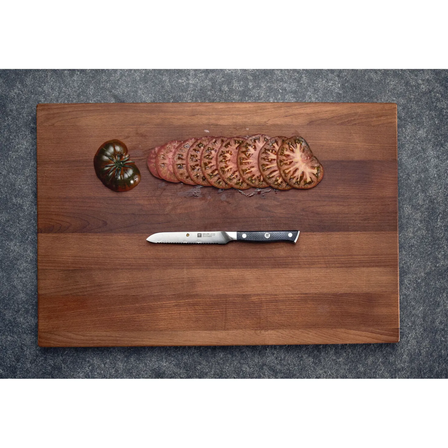 Couteau universel 13 cm, tranchant dentelé
