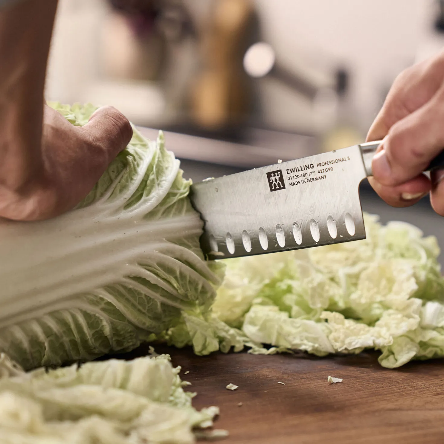 Santoku 18 cm, Tranchant alvéolé