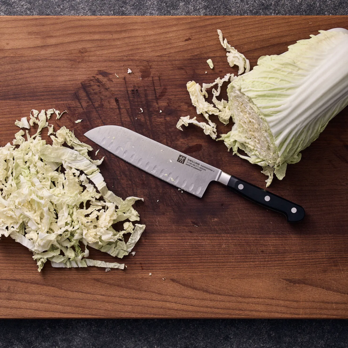 Santoku 18 cm, Tranchant alvéolé