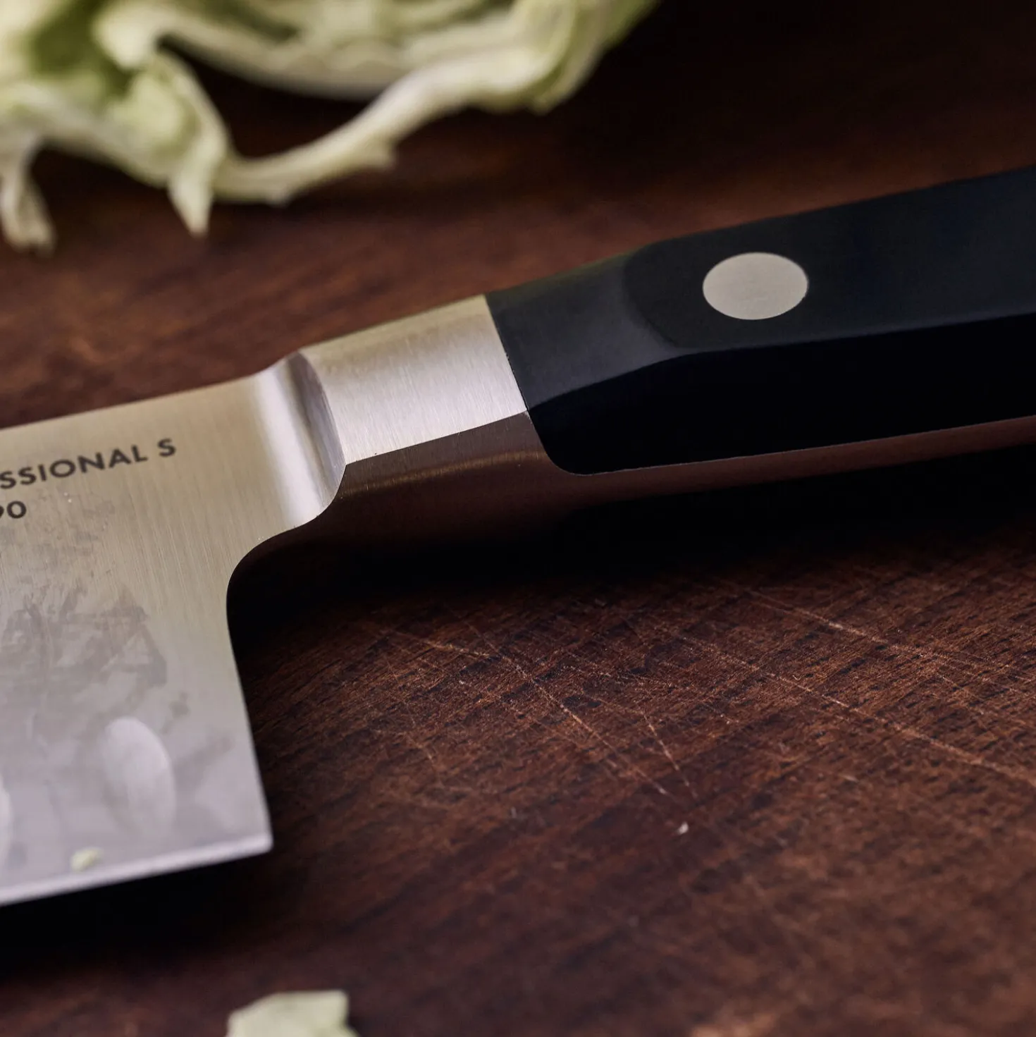 Santoku 18 cm, Tranchant alvéolé