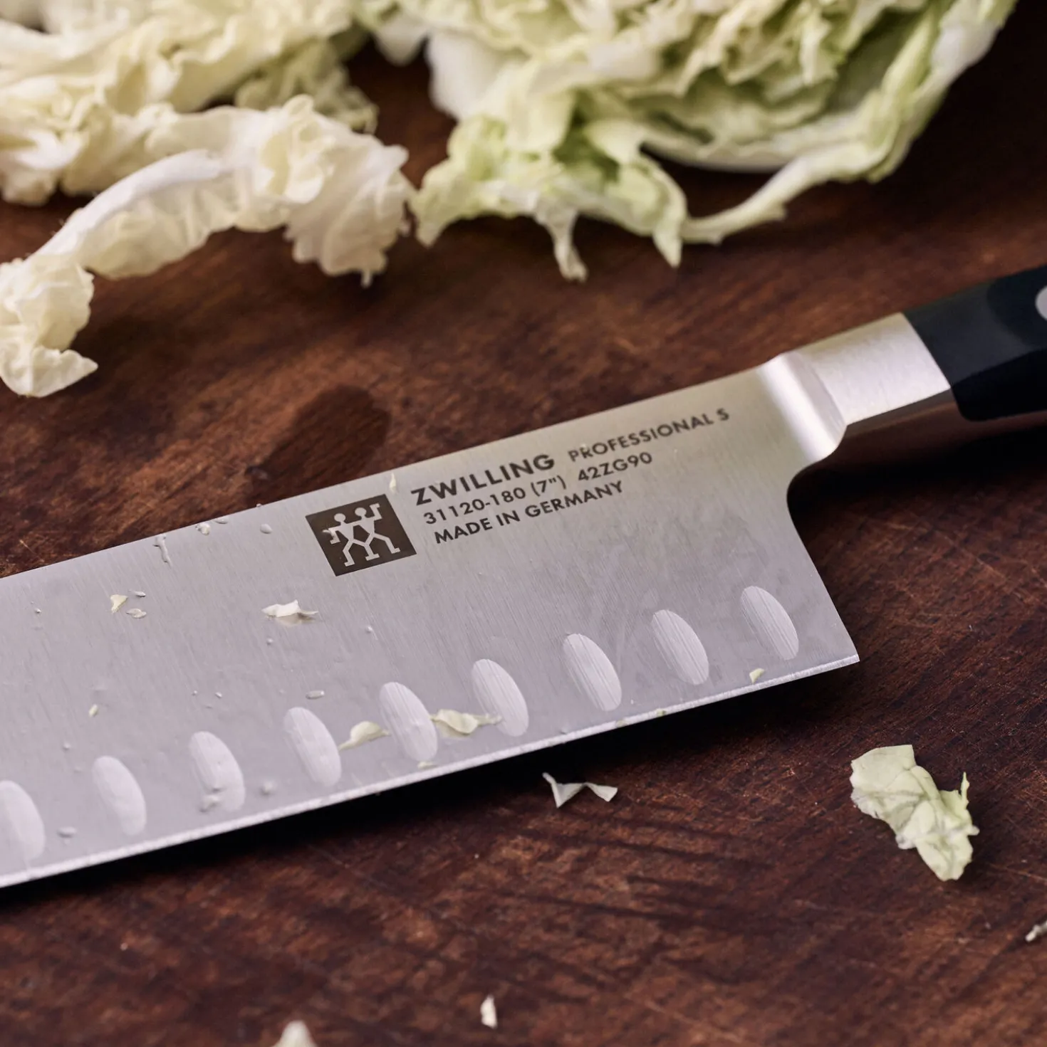 Santoku 18 cm, Tranchant alvéolé