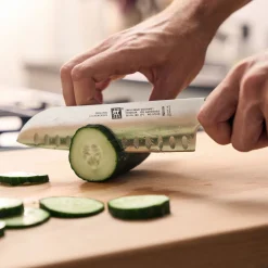Santoku 18 cm, Tranchant alvéolé