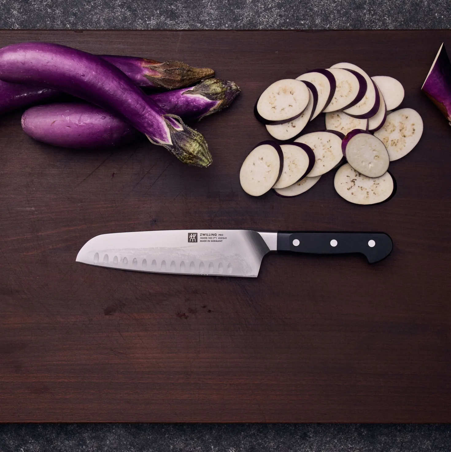 Santoku 18 cm, Tranchant alvéolé