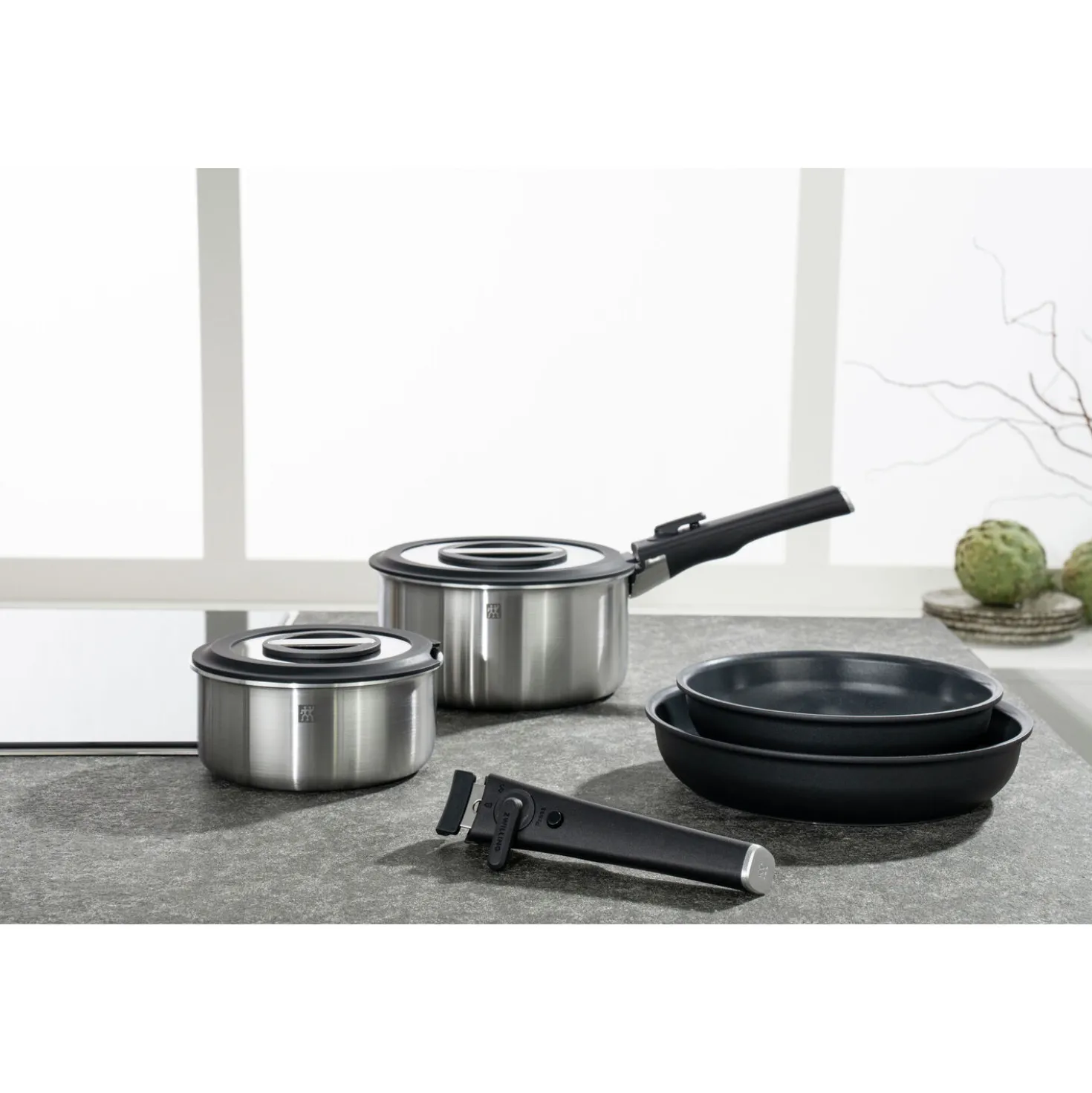 Set de démarrage avec poêles, casseroles, couvercles et poignées, 8 pcs.