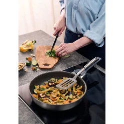 Set de poêles avec poêle de 28cm, poêle de 24cm et spatule en silicone, 3-pcs.