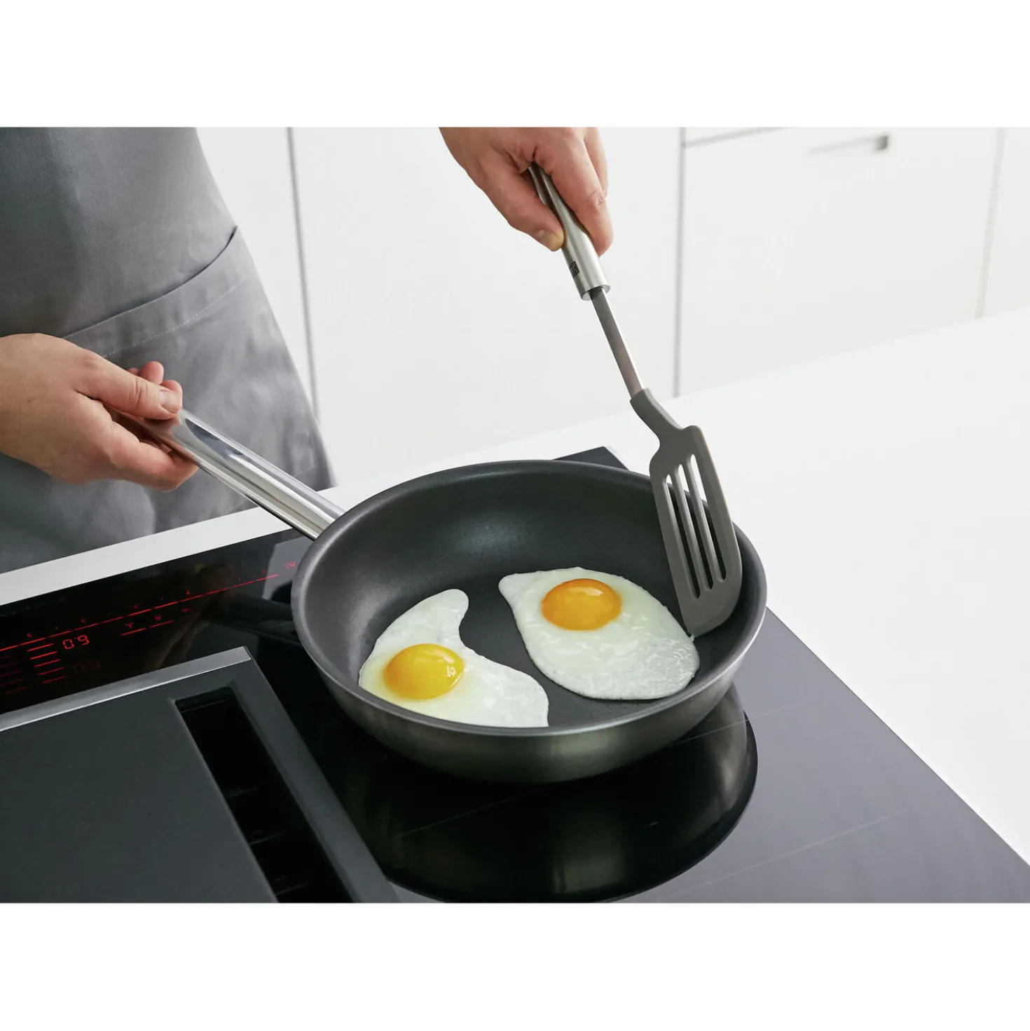 Set de poêles avec poêle de 28cm, poêle de 24cm et spatule en silicone, 3-pcs.
